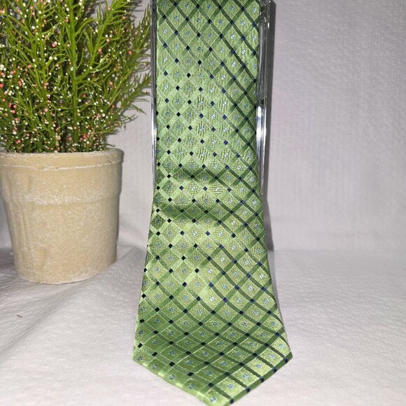 U.S. POLO ASSN. 100% SILK APPLE GREEN MENS TIE DIAMOND DESIGN EUC - Picture 1 of 6